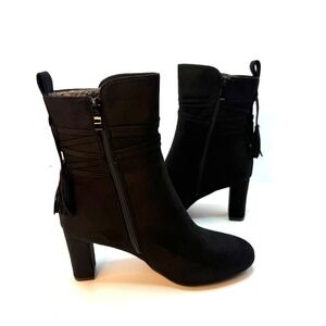 JOURNEE COLLECTION ZURI ZIP-UP BOOTIES IN BLACK FAUX SUEDE SIZE 7.5 NWT/BOX
